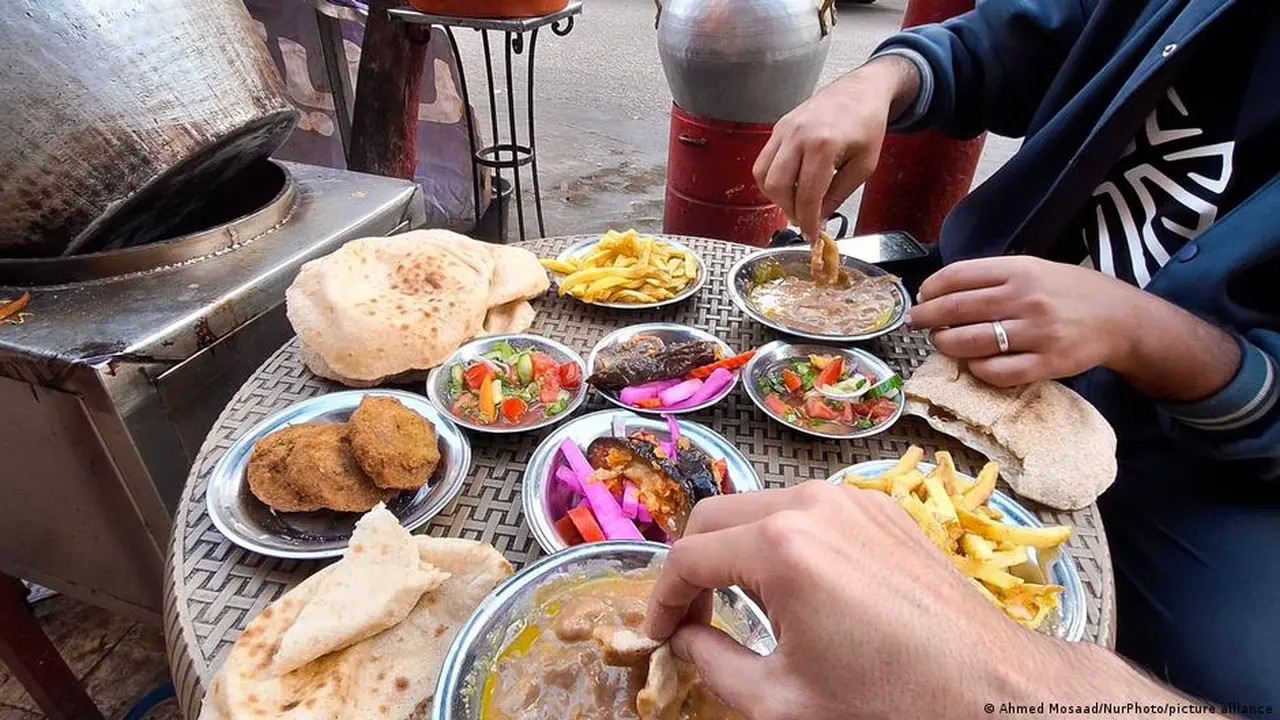 واقعة وجبة الفول تكشف حقيقة الظروف المعيشية القاسية في مدرسة بصعيد مصر